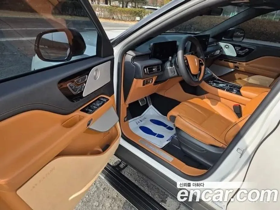 Фото 8 - Lincoln Aviator