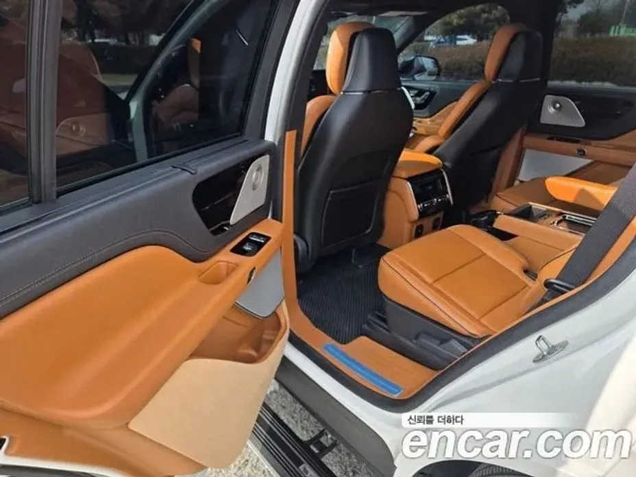 Фото 9 - Lincoln Aviator