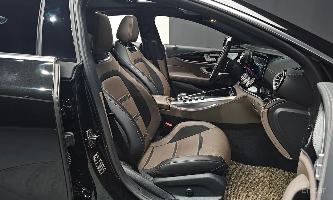 Фото 10 - Mercedes-Benz AMG GT