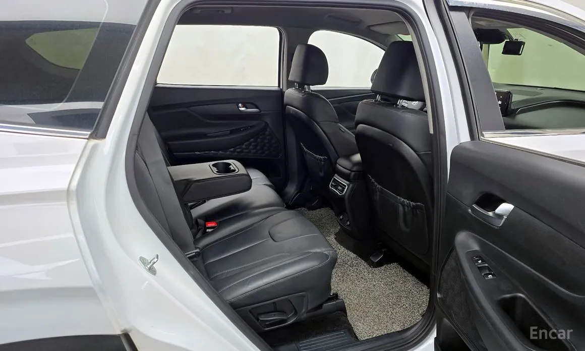 Photo 17 - Hyundai Santa Fe