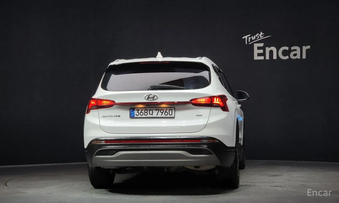 Photo 4 - Hyundai Santa Fe