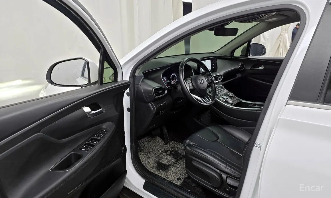 Photo 5 - Hyundai Santa Fe