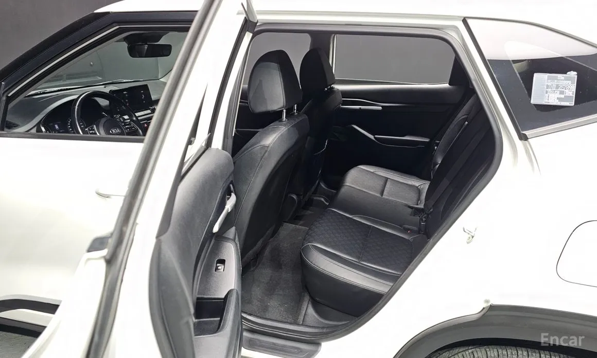 Фото 13 - Kia Seltos