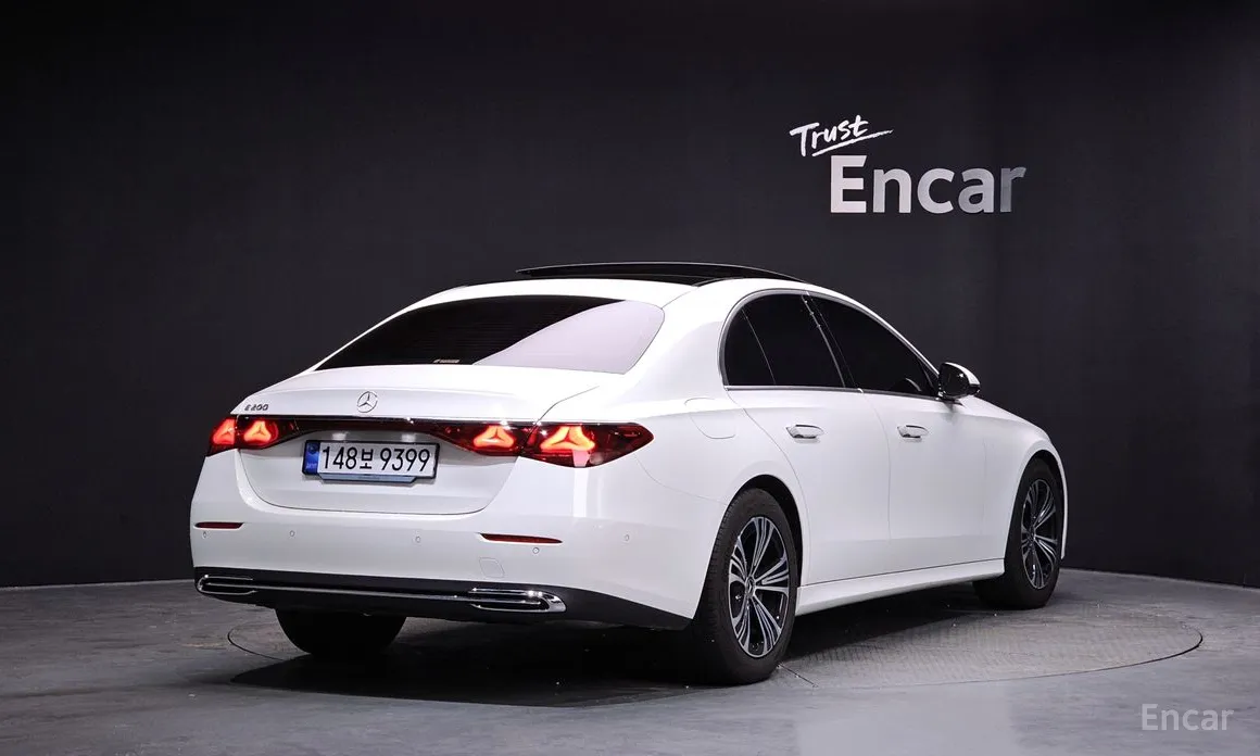 Фото 2 - Mercedes-Benz E-Class