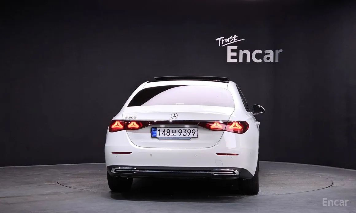 Фото 4 - Mercedes-Benz E-Class