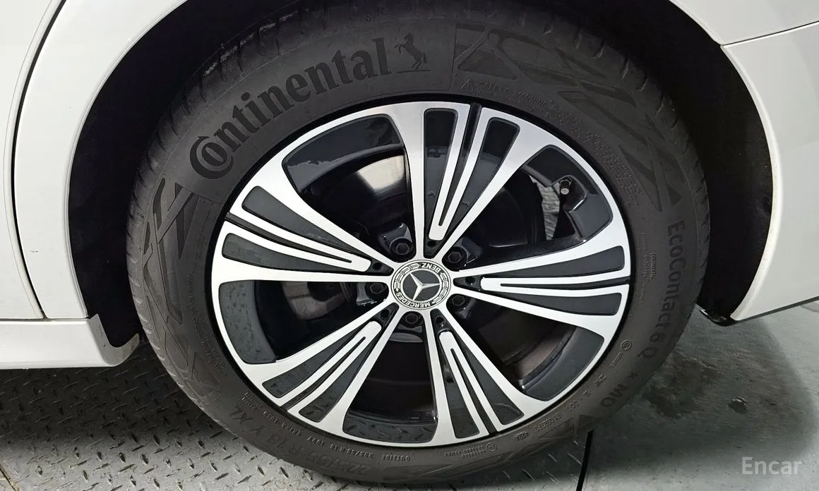 Фото 5 - Mercedes-Benz E-Class