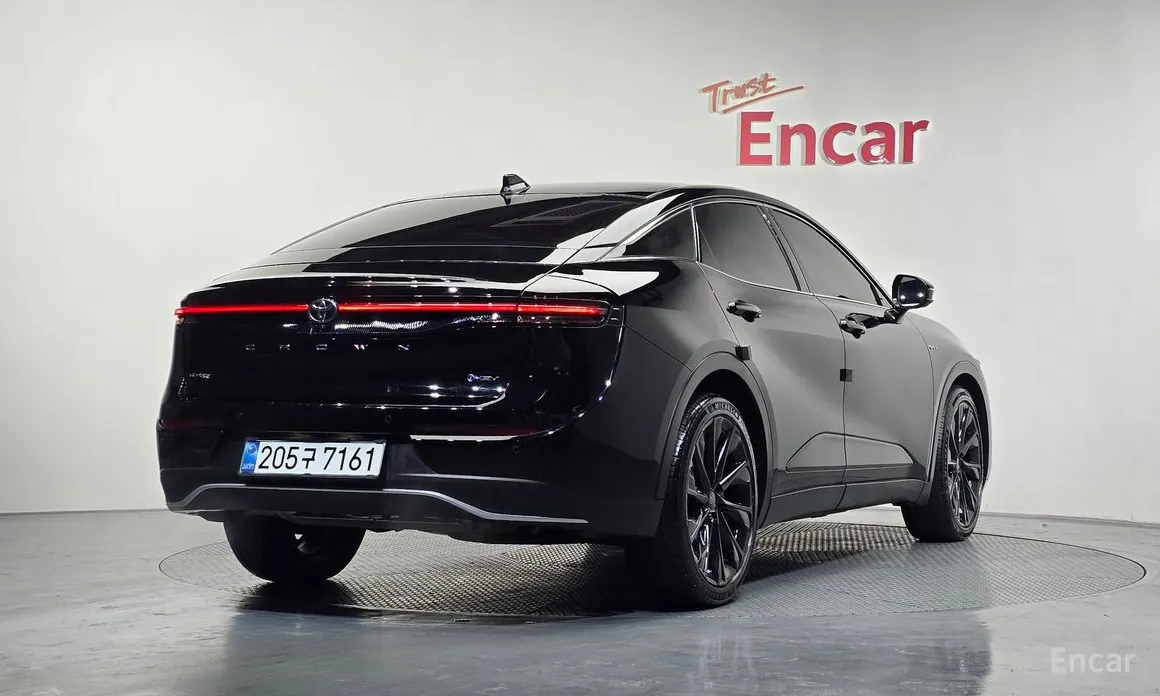 Фото 2 - Toyota Crown