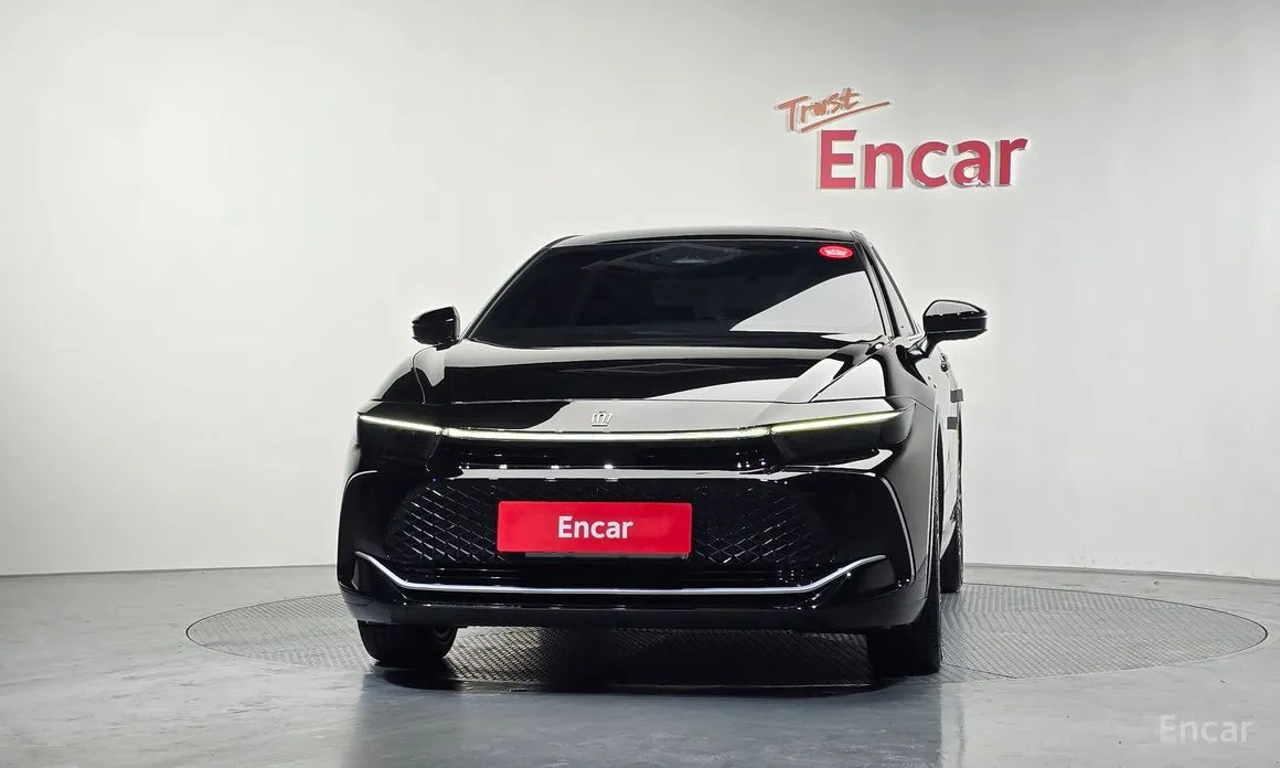 Фото 3 - Toyota Crown