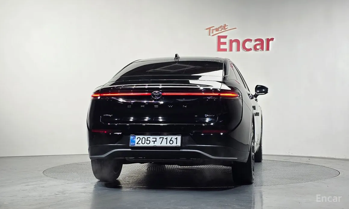 Фото 4 - Toyota Crown