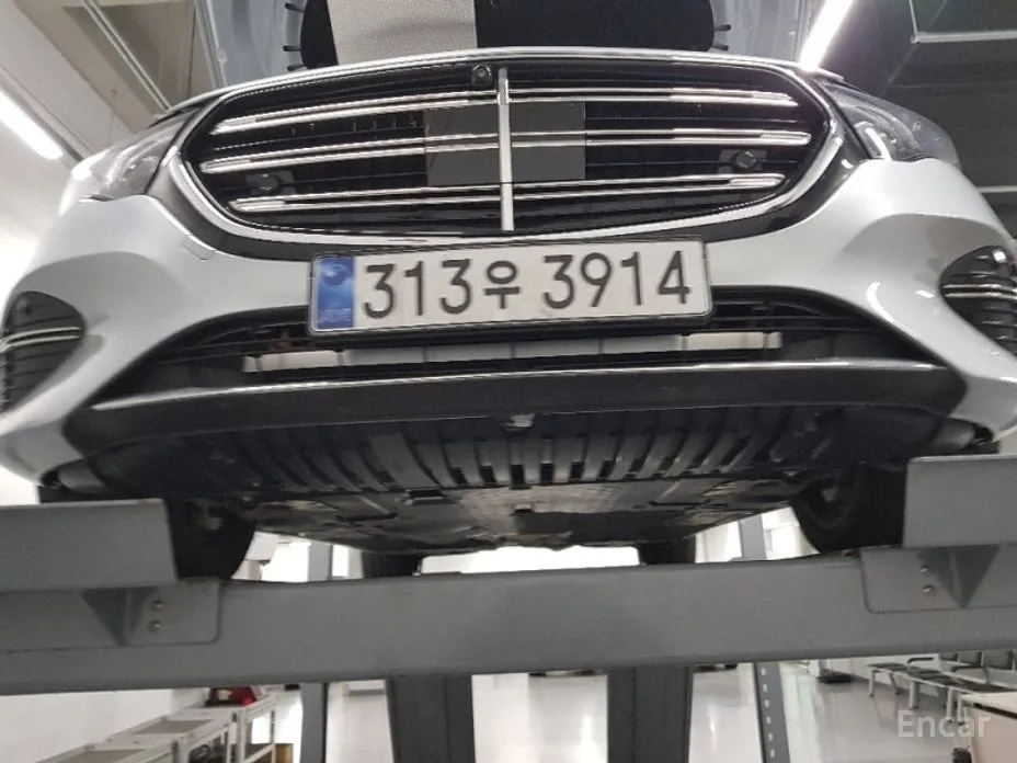 Фото 1 - Mercedes-Benz E-Class