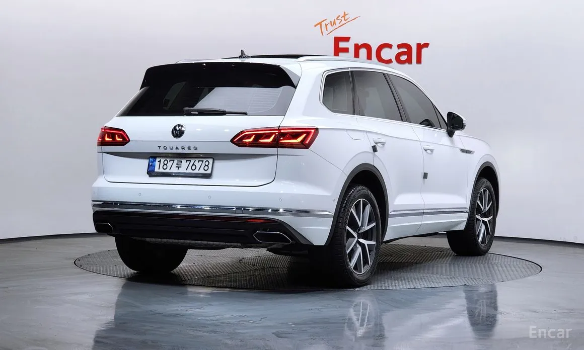 Фото 2 - Volkswagen Touareg