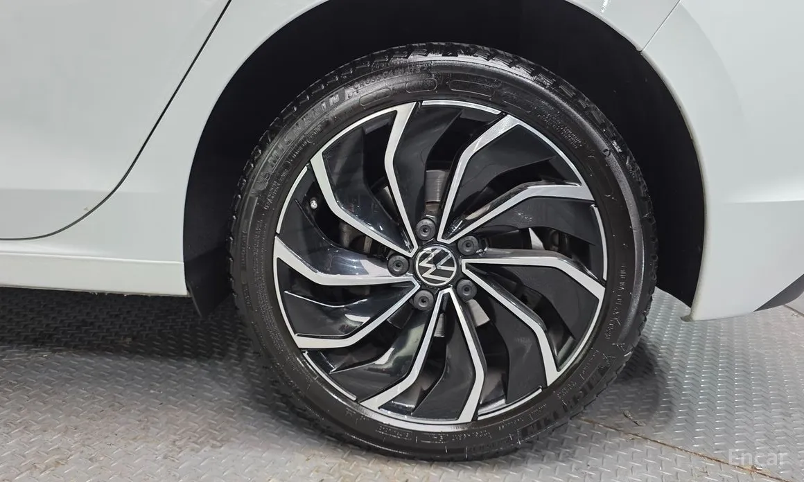 Фото 5 - Volkswagen Golf