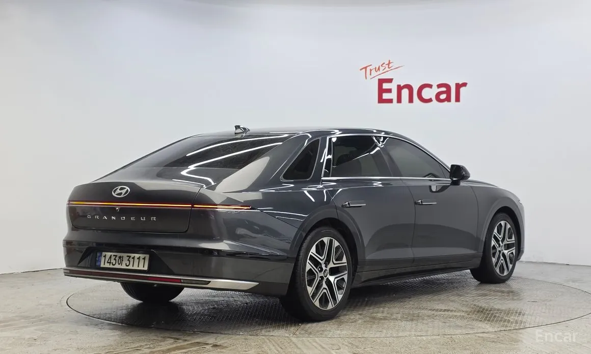 Photo 2 - Hyundai Grandeur