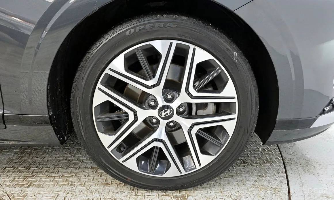 Photo 5 - Hyundai Grandeur