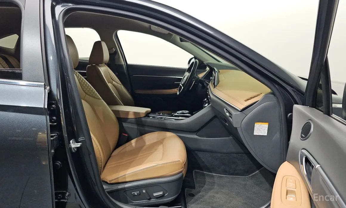 Photo 11 - Hyundai Sonata