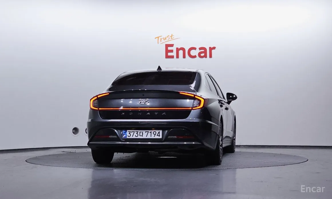 Photo 4 - Hyundai Sonata