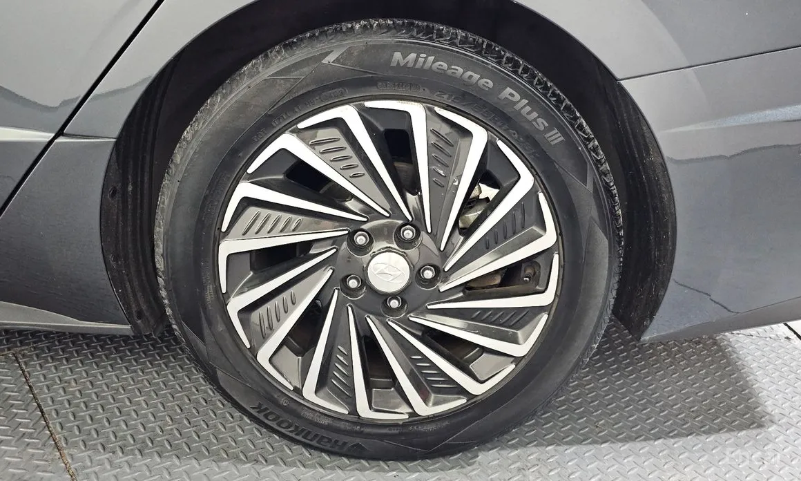 Photo 5 - Hyundai Sonata