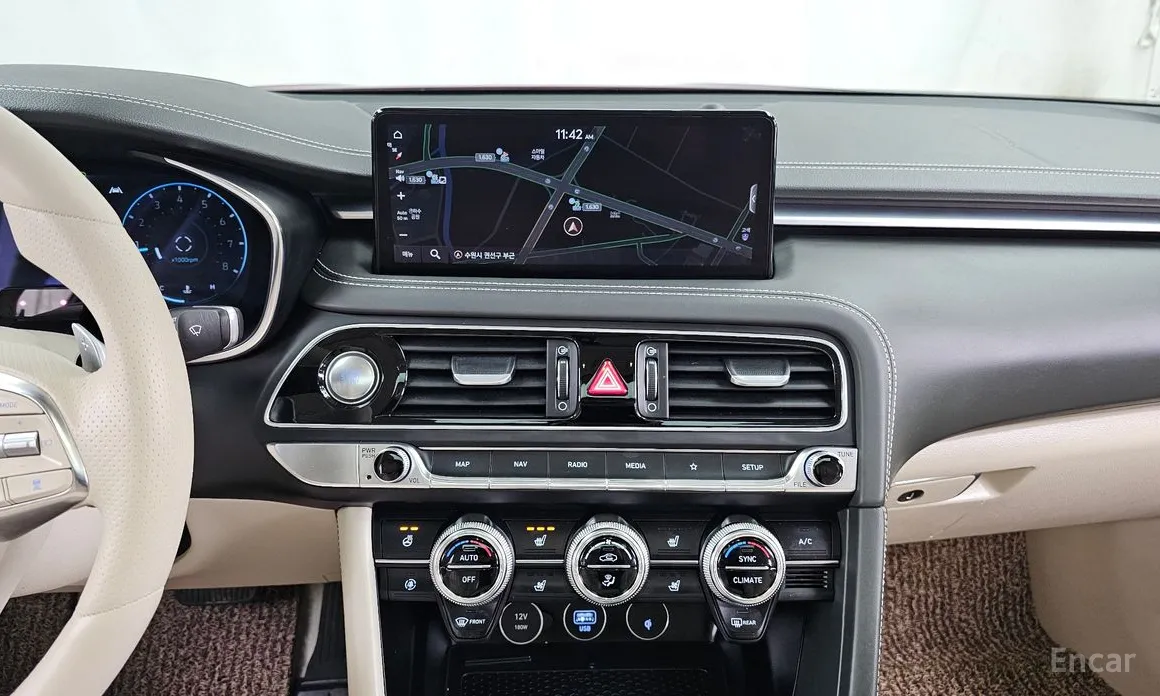 صورة 14 - Genesis G70