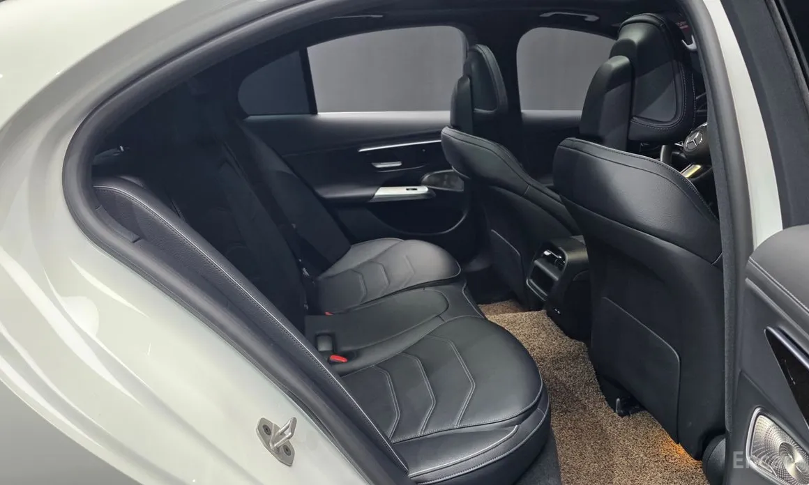 Фото 12 - Mercedes-Benz E-Class