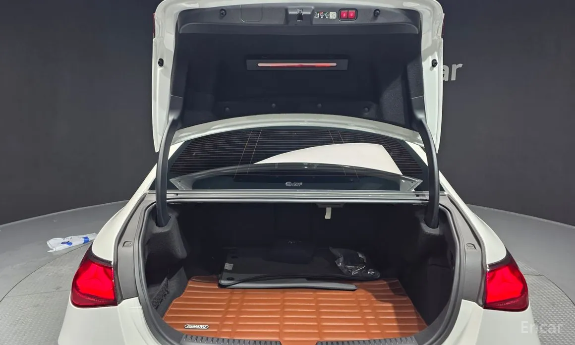 Фото 20 - Mercedes-Benz E-Class