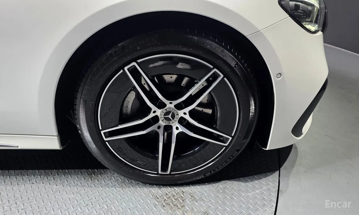 Фото 5 - Mercedes-Benz E-Class