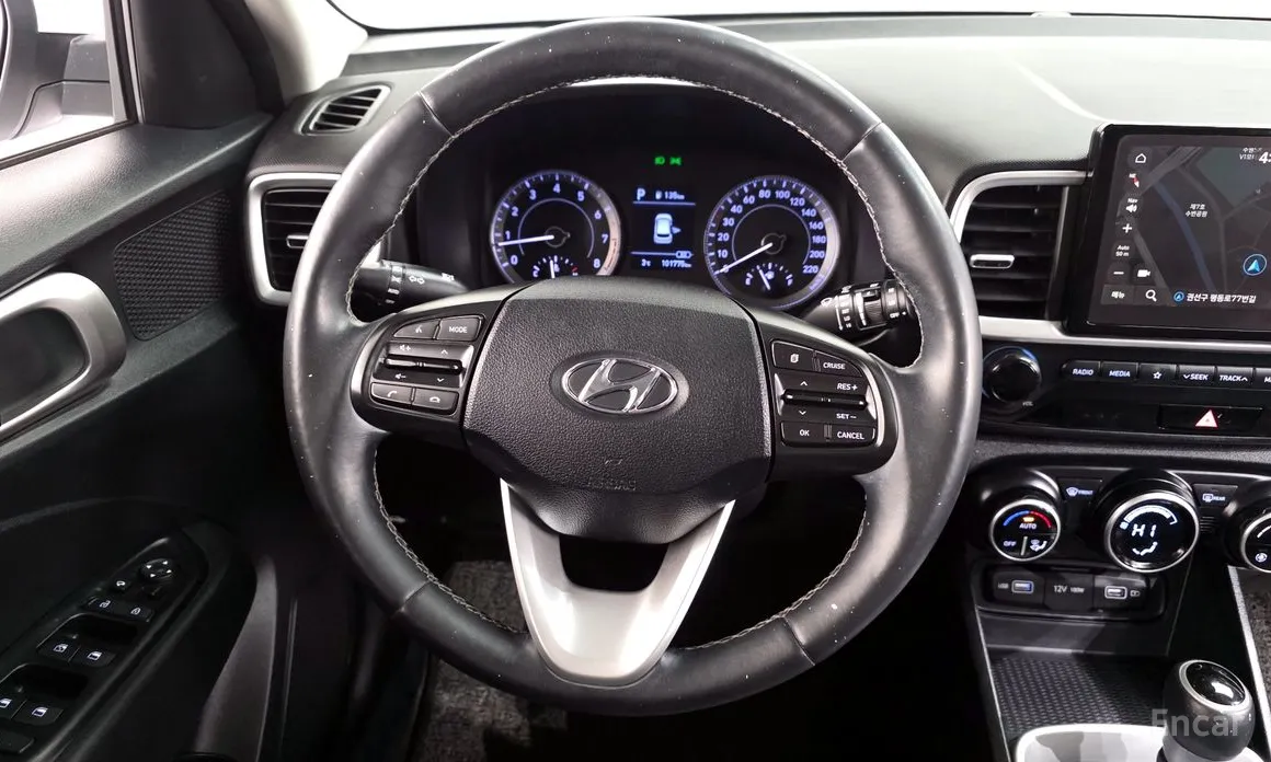 Фото 14 - Hyundai Venue