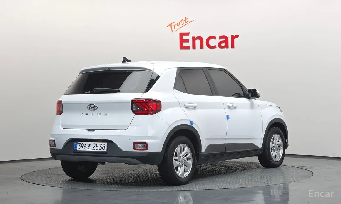 Фото 2 - Hyundai Venue