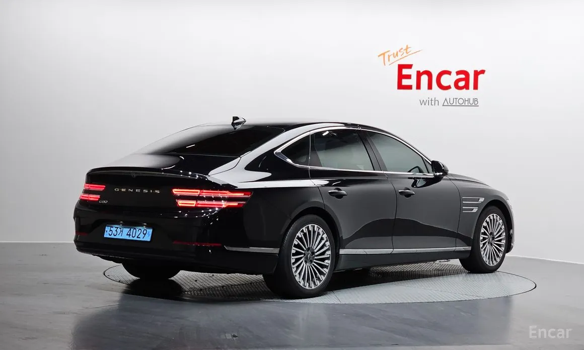 Фото 2 - Genesis G80