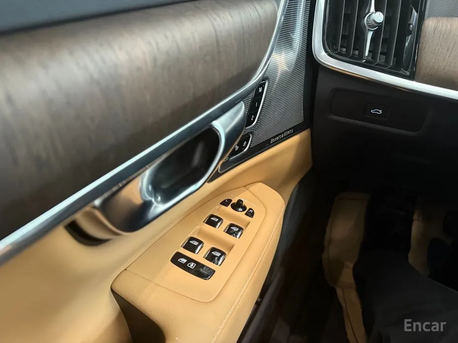 Фото 13 - Volvo S90