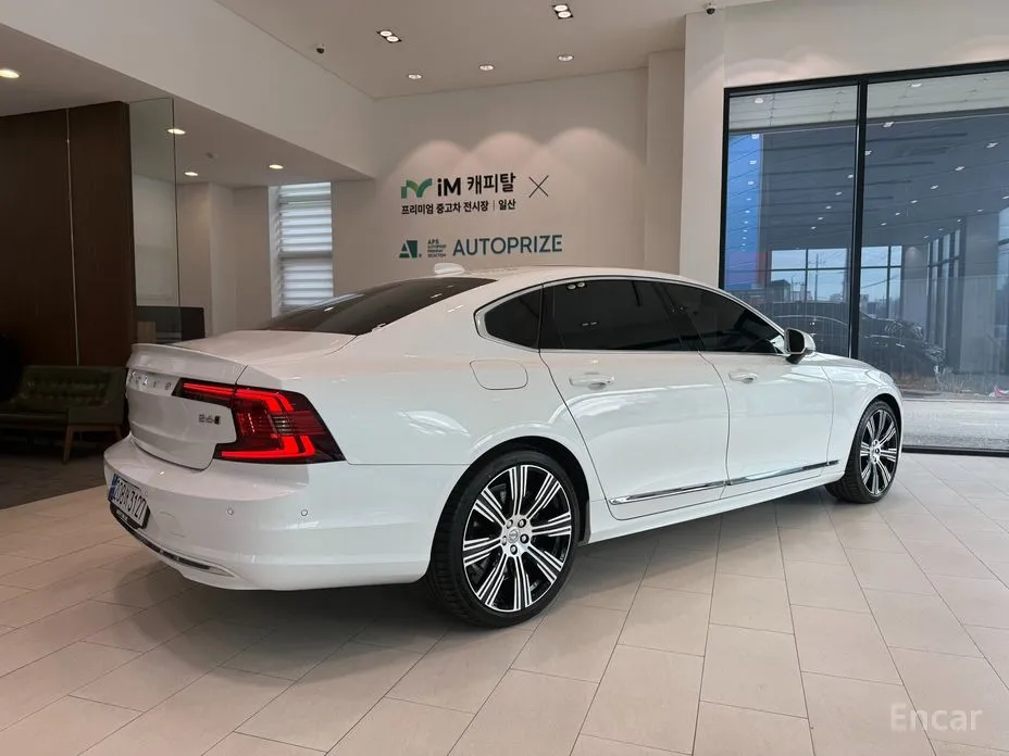 Фото 2 - Volvo S90