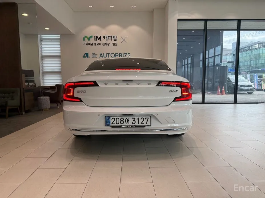 Фото 4 - Volvo S90