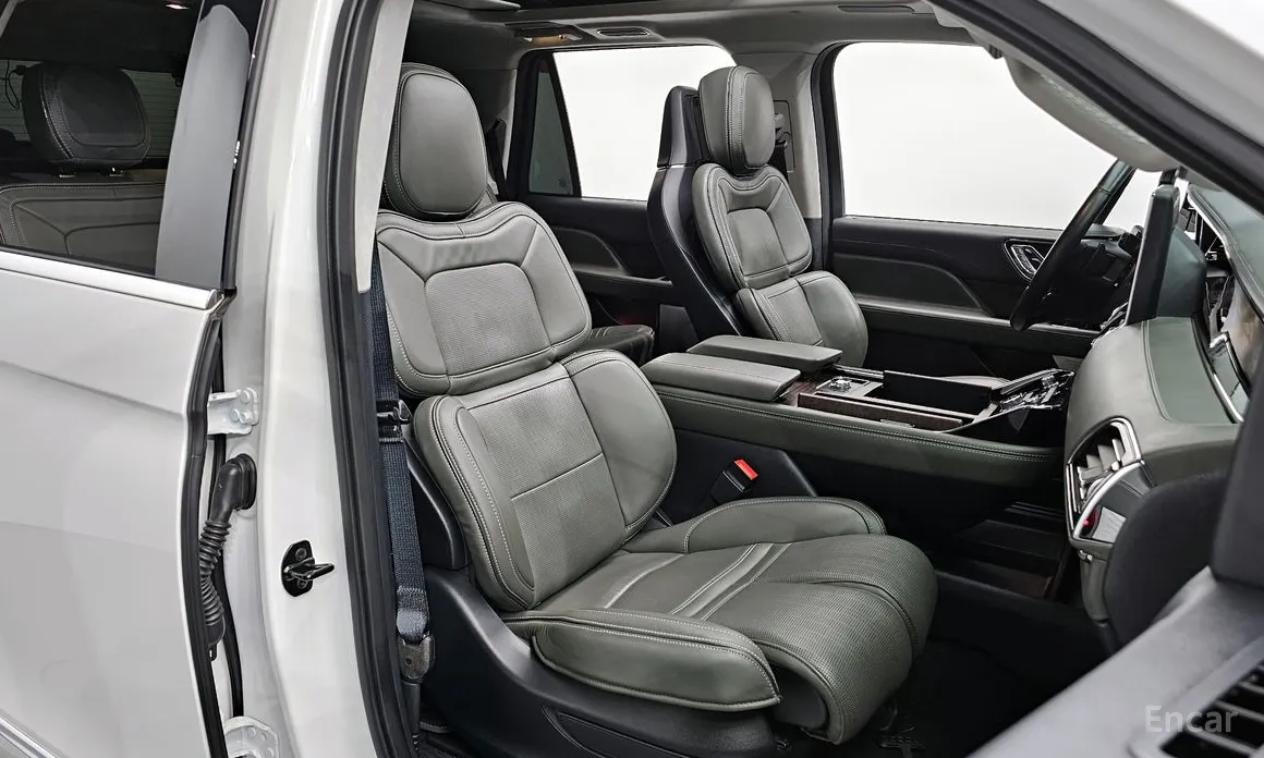 Фото 10 - Lincoln Navigator