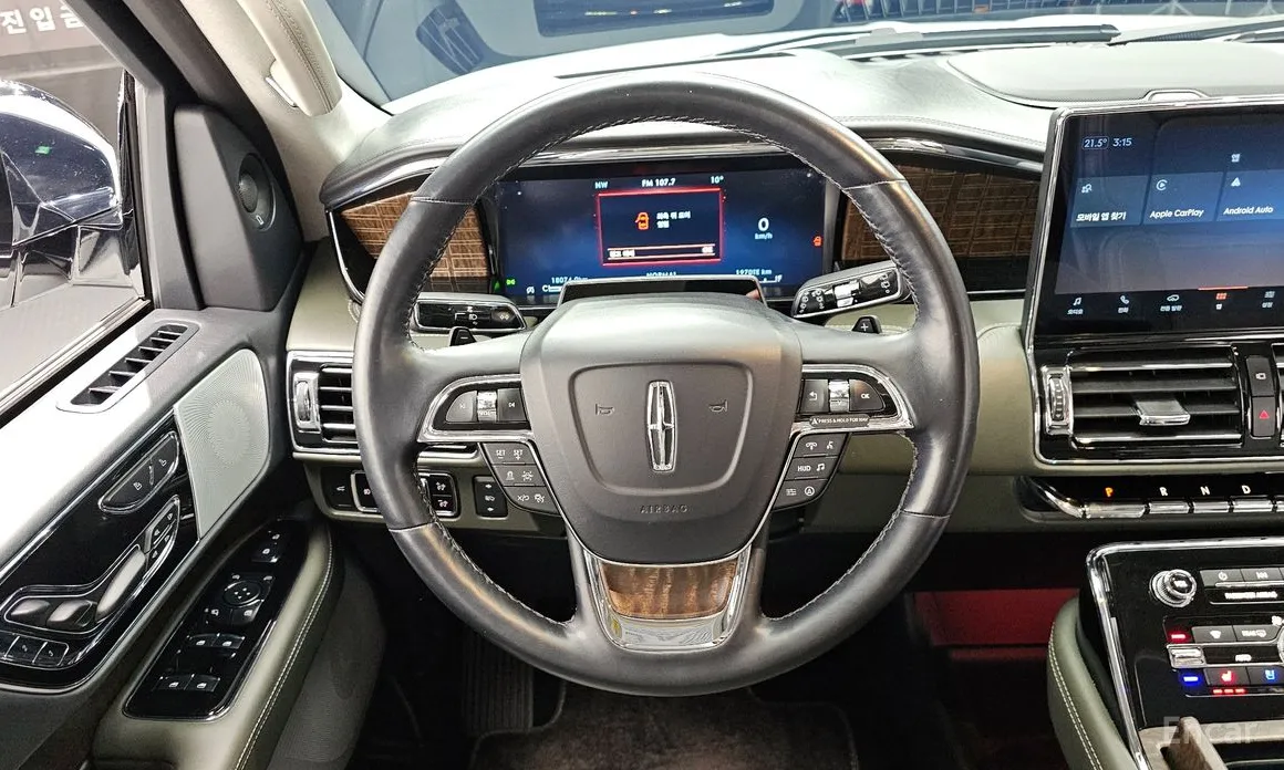 Фото 13 - Lincoln Navigator