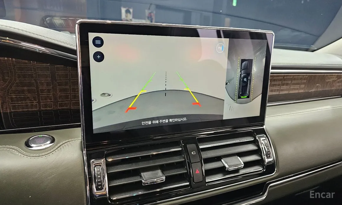 Фото 17 - Lincoln Navigator