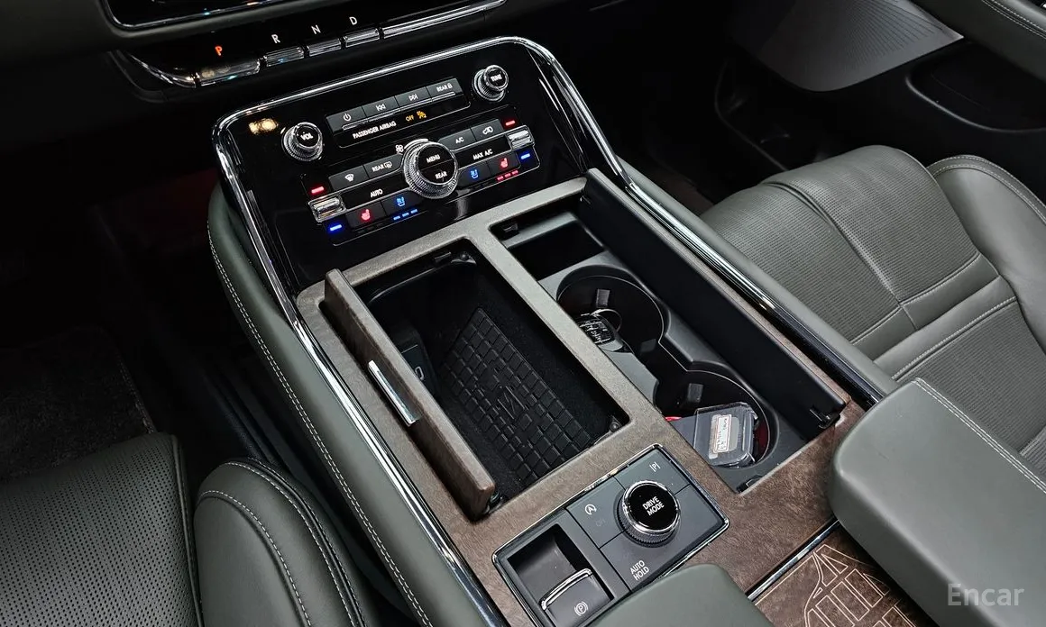 Фото 18 - Lincoln Navigator