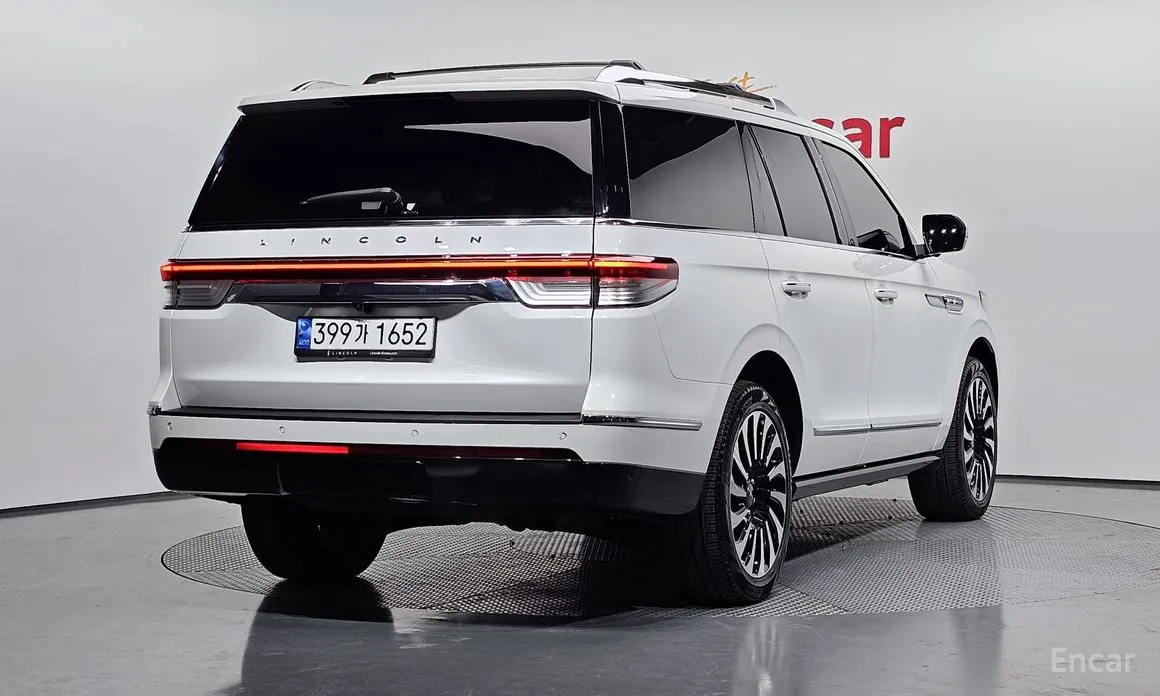 Фото 2 - Lincoln Navigator