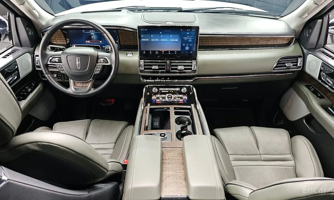 Фото 7 - Lincoln Navigator