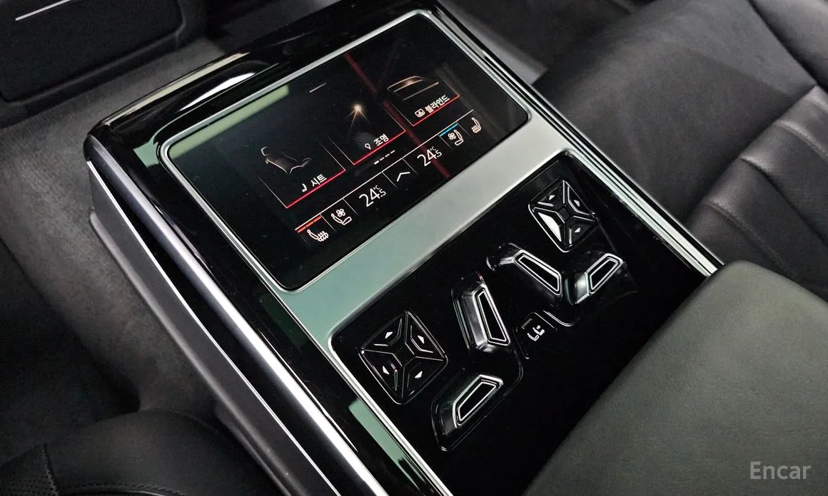 Фото 19 - Audi A8