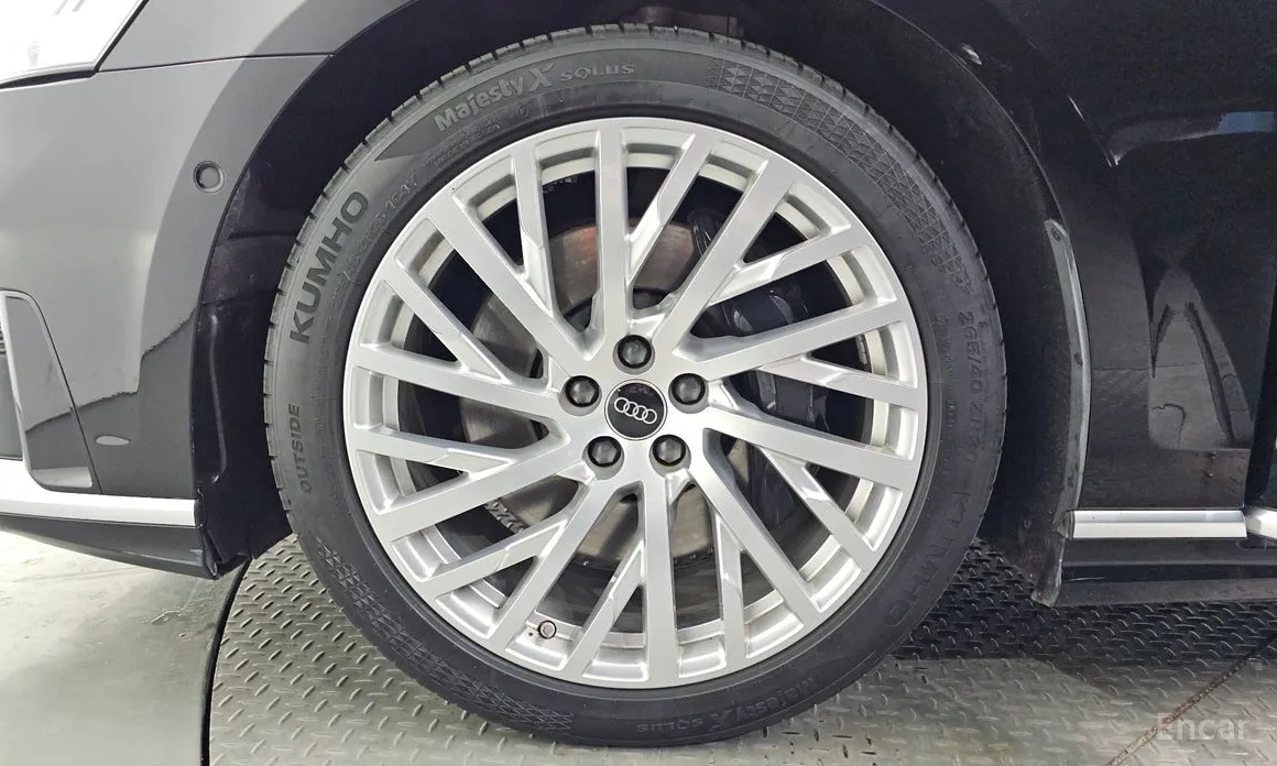 Фото 5 - Audi A8