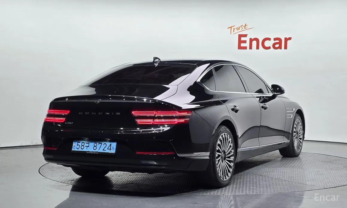 Фото 2 - Genesis G80