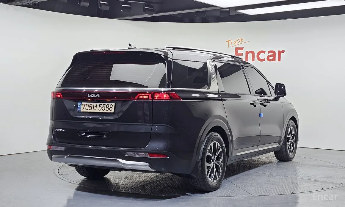 Фото 2 - Kia Carnival