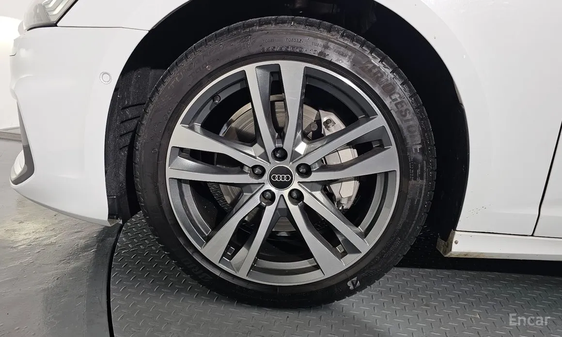 Фото 5 - Audi A6