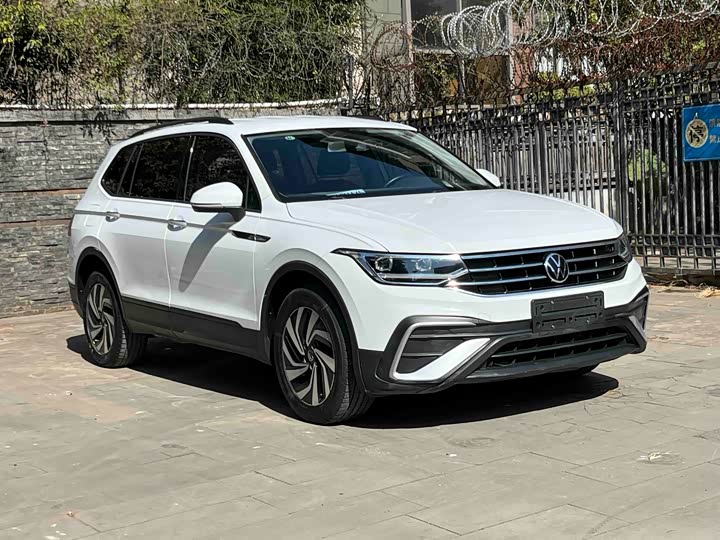 Фото 3 - Volkswagen Tiguan L Pro