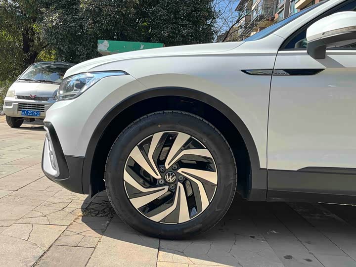 Фото 7 - Volkswagen Tiguan L Pro
