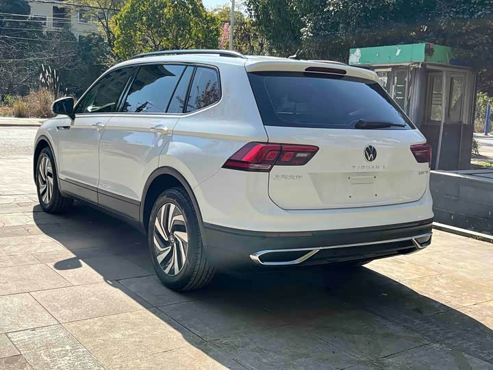 Фото 8 - Volkswagen Tiguan L Pro