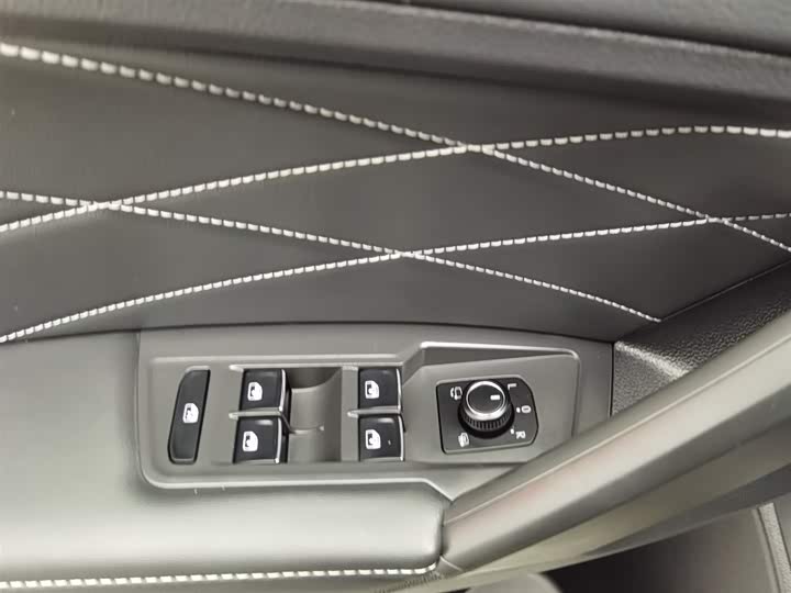 Фото 9 - Volkswagen Tiguan L Pro