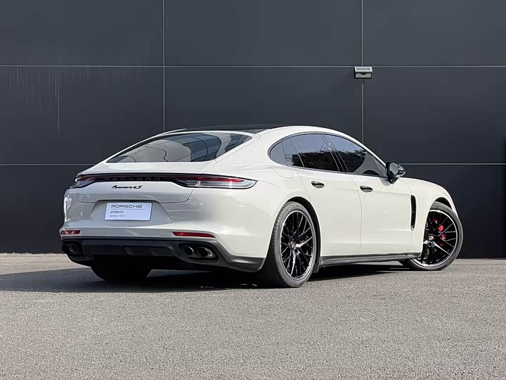 Фото 2 - Porsche Panamera