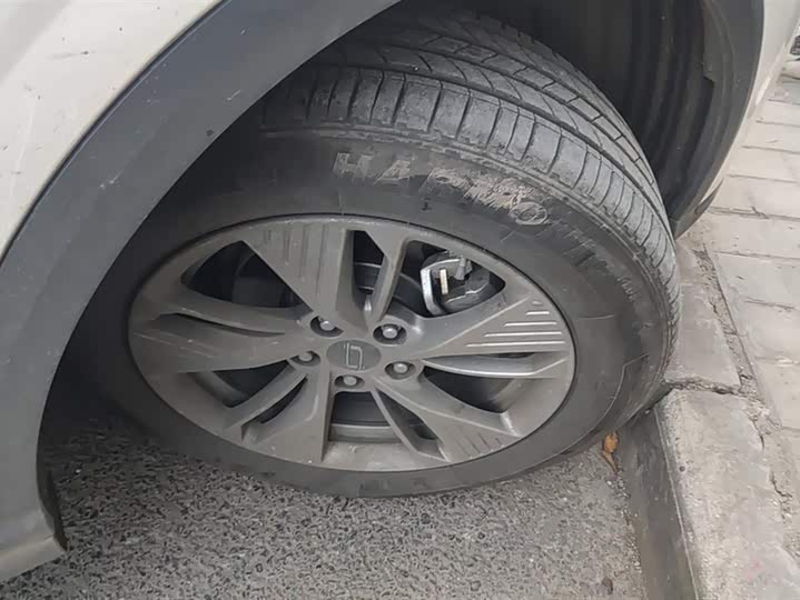 Фото 6 - Bestune 03