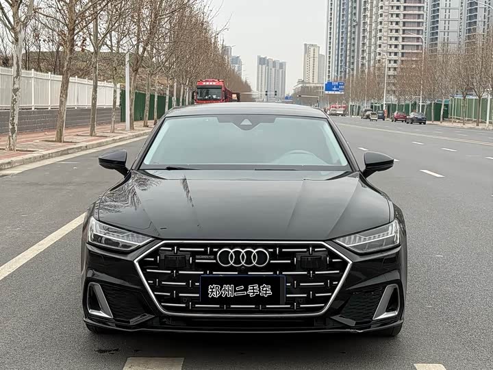 Фото 2 - Audi A7L