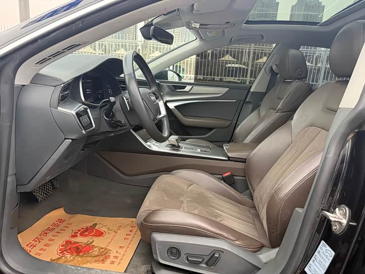 Фото 4 - Audi A7L